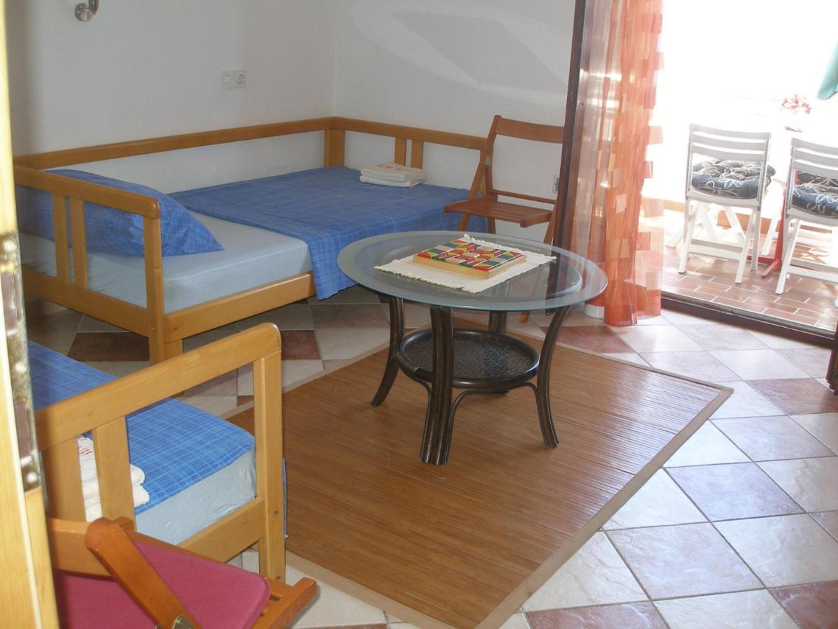 Apartment Pepo Pag باغ المظهر الخارجي الصورة