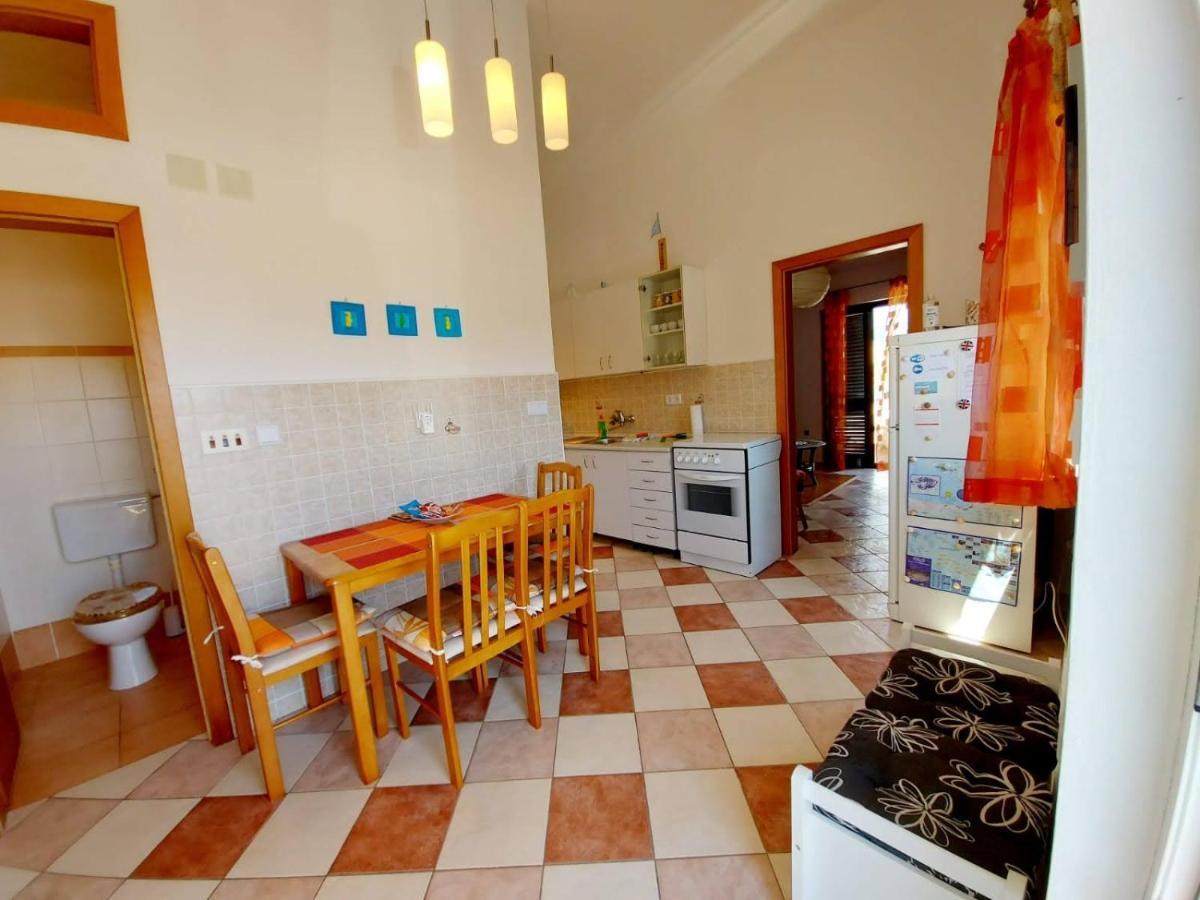 Apartment Pepo Pag باغ المظهر الخارجي الصورة