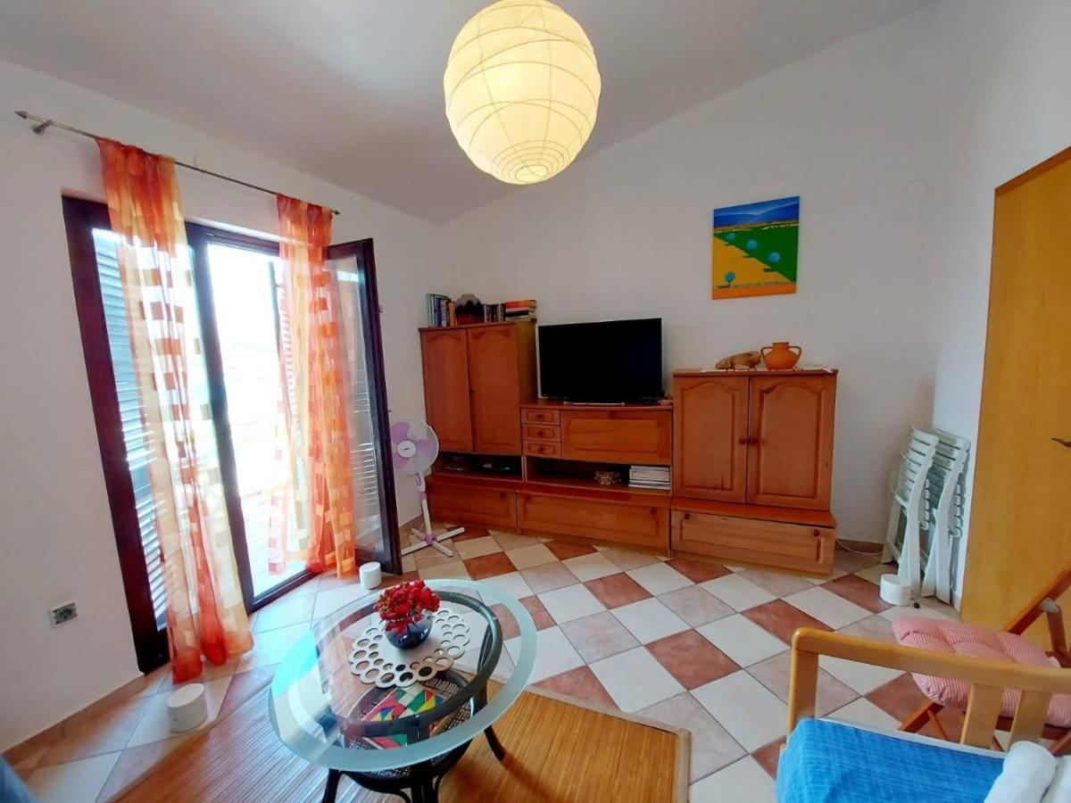 Apartment Pepo Pag باغ المظهر الخارجي الصورة