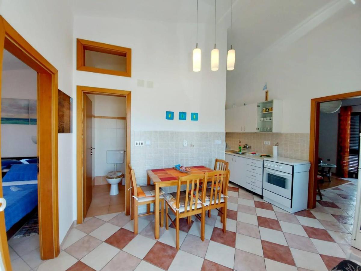 Apartment Pepo Pag باغ المظهر الخارجي الصورة