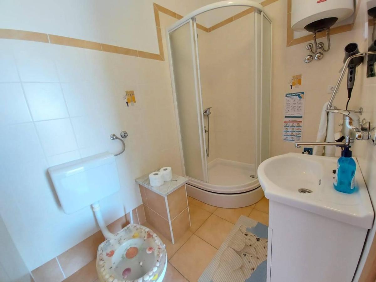Apartment Pepo Pag باغ المظهر الخارجي الصورة