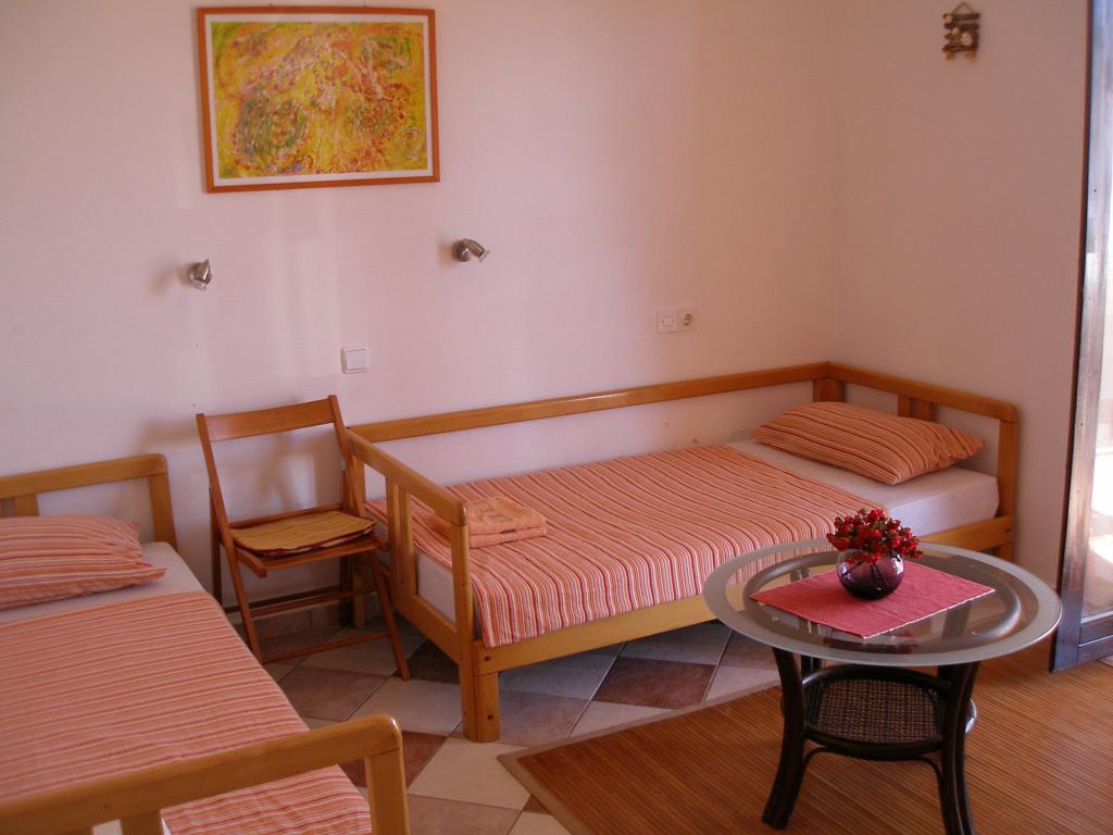 Apartment Pepo Pag باغ المظهر الخارجي الصورة